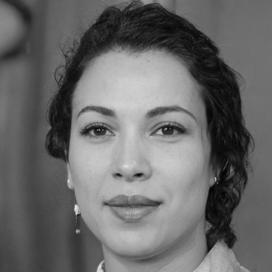 Олександра - викладач астрології з багаторічним досвідом